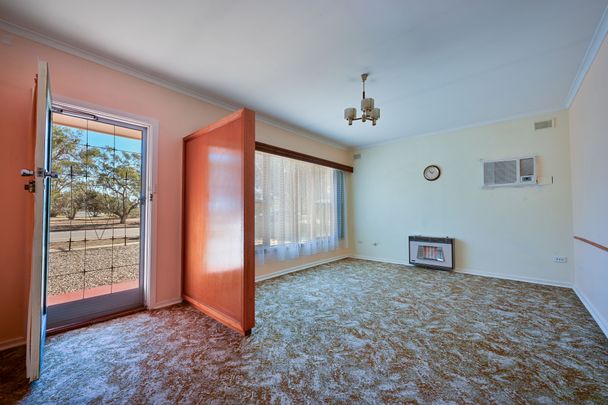 3 BEDROOM HOME WITH SHED - Photo 1