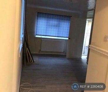 2 bedroom end of terrace house to rent - Photo 3