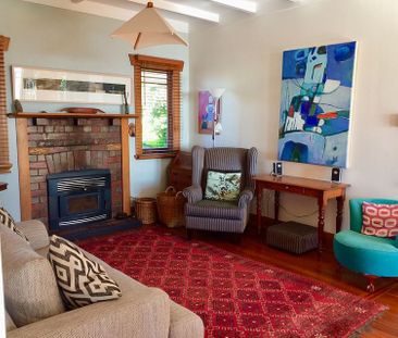 Central Sunny Cottage with sea views and privacy - Photo 4