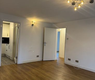 2 Bed Flat, Alcester Court, SM6 - Photo 3