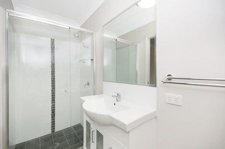 Modern 2-Bedroom Ground Floor Unit with Private Yard - Photo 5