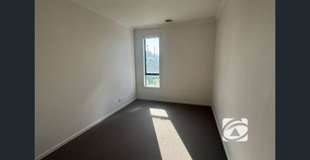 MODERN 3 BEDROOM HOME WITH PRIME LOCATION! - Photo 2