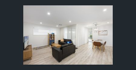 Modern Family Living in the Heart of Woongarrah - Photo 5