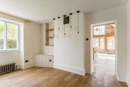 Four bedroom semi-detached property. - Photo 2