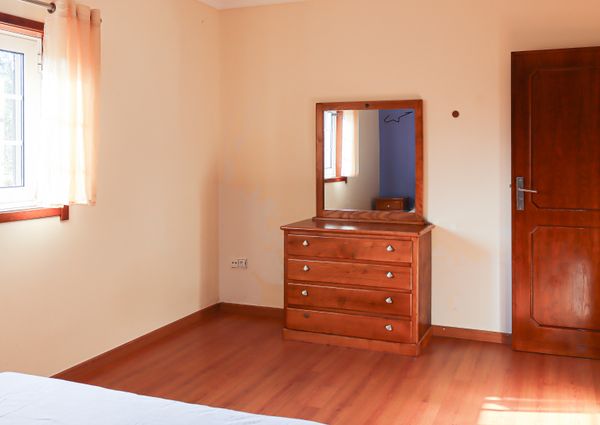 Floor of 2 bedroom villa, partially furnished and semi equipped in Requeixo!