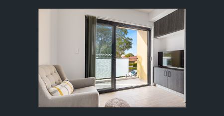 Modern Studio Apartment Available in the heart of Randwick - Photo 3