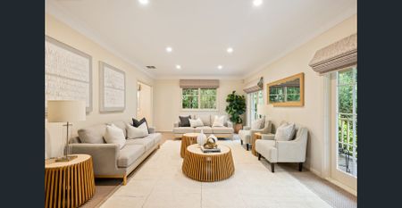 Elegant Family Retreat - Photo 2