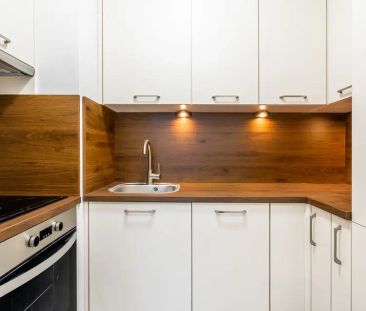 Byt 2+kk s balkonem a parkovacím stáním, 44 m - Fotografie 1