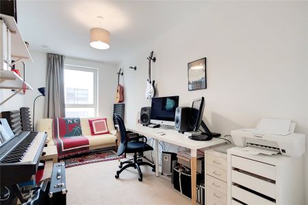Meander House, Logan Close, London, E20 - Photo 3