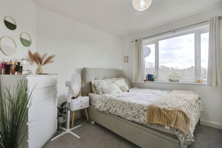 4 bedroom terraced house to rent - Photo 4