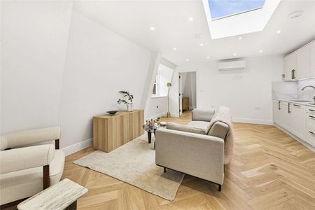 Remarkable new top floor 1 bedroom apartment, finished to an exacting standard throughout and beautifully furnished. - Photo 3