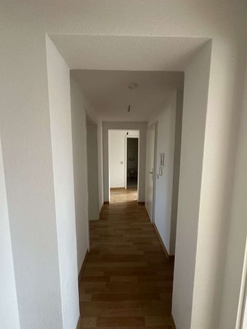 Renovierte 3-Raum-Wohnung im DG in ruhiger Lage! - Photo 2