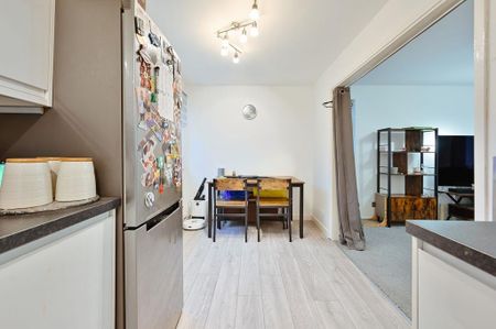 2 bedroom flat to rent - Photo 5