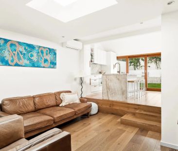 Fall under the charm of this enchanting 2 bedroom weatherboard home - Photo 1