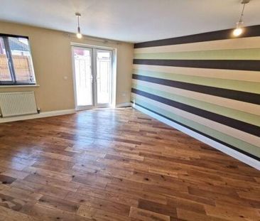 3 bedroom semi-detached house to rent - Photo 2