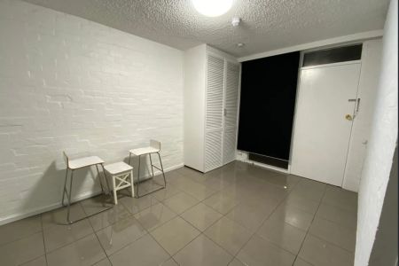 Studio Apartment in the heart of St Kilda - Photo 2