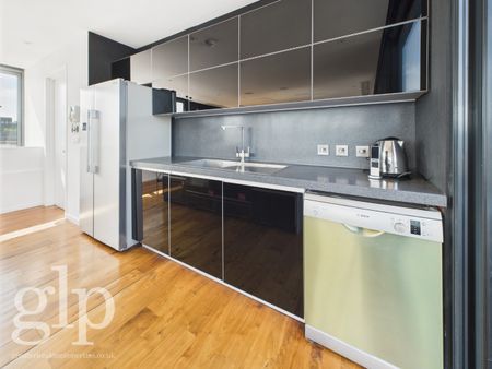 2 Bedroom Penthouse, Dean Street, London, Greater London, Soho, W1D - Photo 4