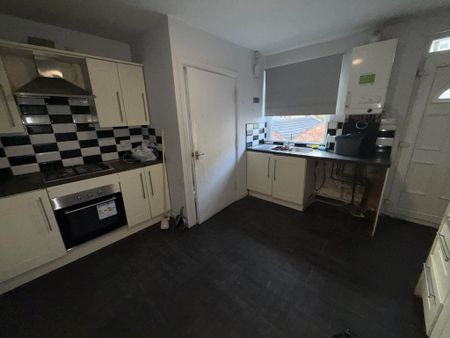 3 bedroom terraced house to rent - Photo 5