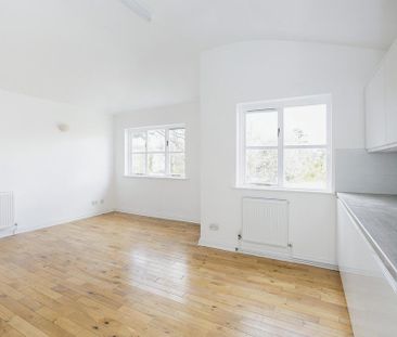 3 bedroom flat to rent - Photo 2