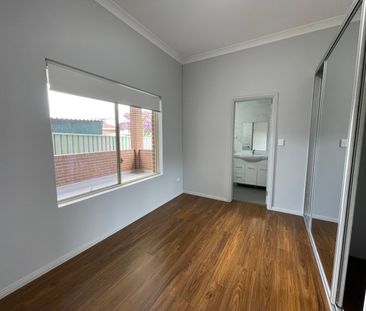 MASSIVE SIZE LUXURY DUPLEX READY TO MOVE IN - Photo 3