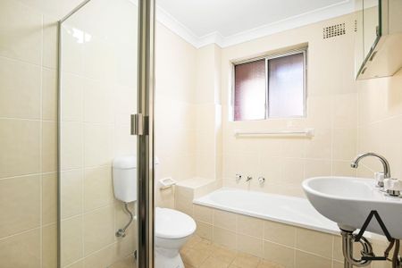 Spacious Two Bedroom Apartment In The Heart Of Lakemba - Photo 3