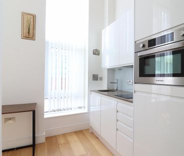 2 bedroom flat to rent - Photo 2