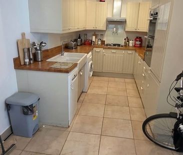 Room in a Shared Flat, Walham Green Court, SW6 - Photo 4
