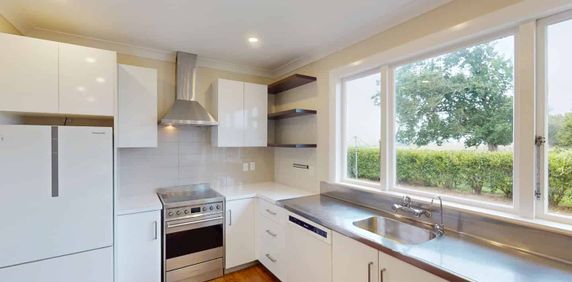 Ohakea - 4 Bedrooms - Photo 2