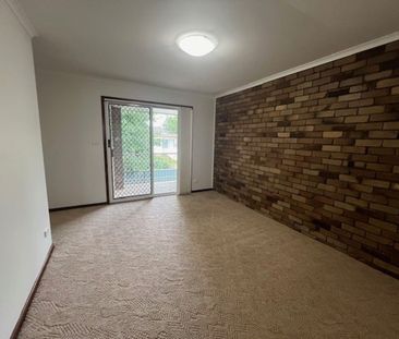 Central East Tamworth location stone throw to the CBD - Photo 5