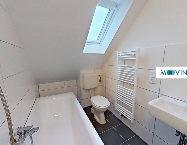 Gemütliche 2-Zimmer-Dachgeschosswohnung mit Wohnküche und Wannenbad - Photo 1