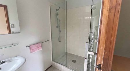 Very spacious 3 bedroom, - Photo 4