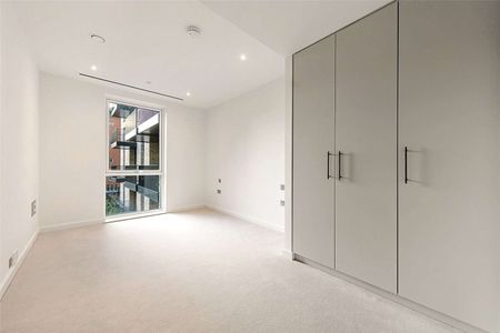Modern two bedroom two bathroom apartment with direct access to a balcony - Photo 4