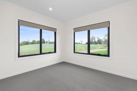 Modern 2-Bedroom Unit in Lalor - Photo 4