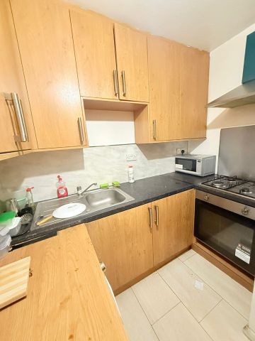 Room in a Shared Flat, High Road, IG1 - Photo 4