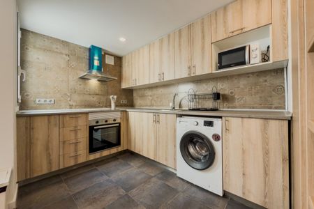 Room in large apartment in Moragas street - Photo 5