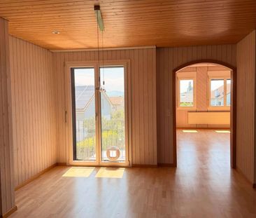 Frisch renovierte 3 Zimmer Dachwohnung an ruhiger Lage - Foto 1