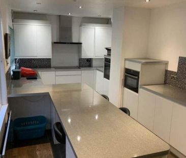 4 bedroom terraced house to rent - Photo 2