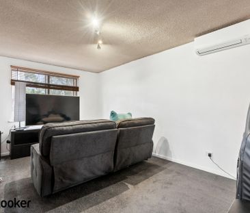 Charming One Bedroom Unit - Photo 3