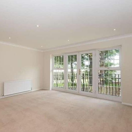 Richmond, Surrey, TW9 - Photo 1