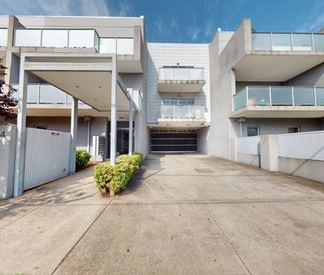 Lifestyle, Light and Location in One Complete Package - Photo 2