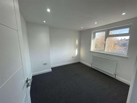 Marvels Lane, London, SE12 - Photo 1