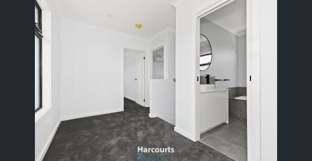 Luxurious Low-Maintenance Living in a Blue-Chip location! - Photo 5