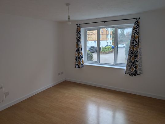 1 Bed Flat, Butlers Close, BS5 - Photo 1