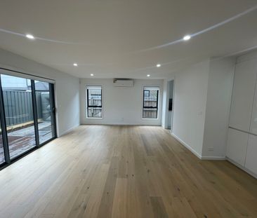 2/75 King Street, Airport West VIC 3042 - Photo 4