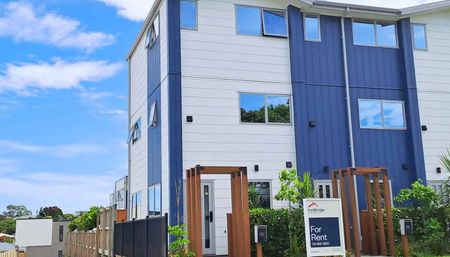 Stylish Townhouse with Expansive Views - Photo 5