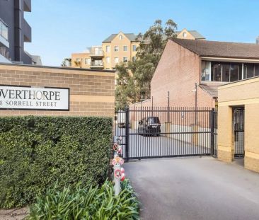 Top Floor Apartment, Your Cozy Retreat Close to Everything! - Photo 4