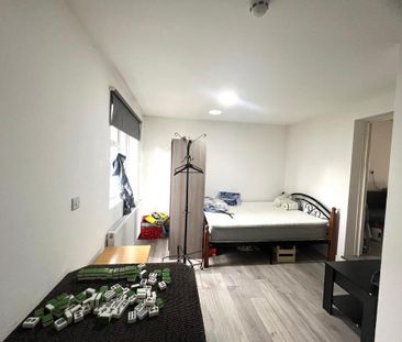 4 bedroom semi-detached house to rent - Photo 4
