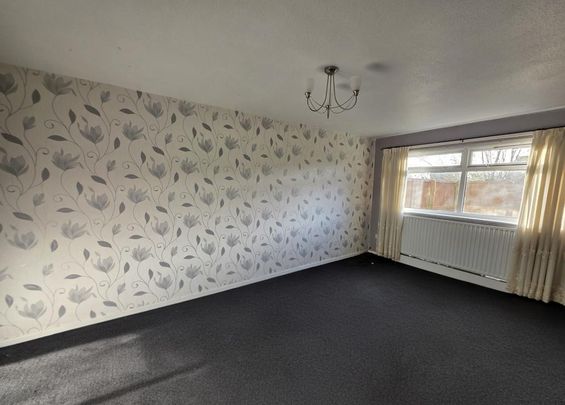 4 bedroom end of terrace house to rent - Photo 1