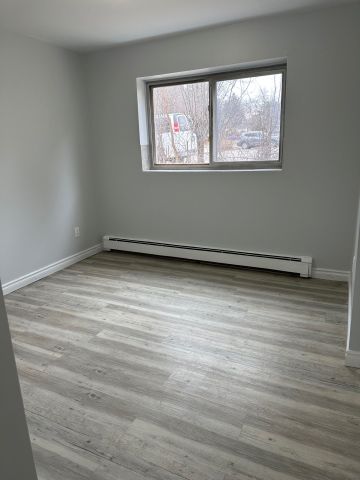 For Lease - 15 Mowat Boulevard Unit# 4, Kitchener, Ontario - Photo 3
