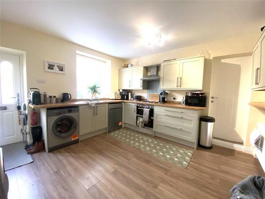 4 bedroom detached house to rent - Photo 1